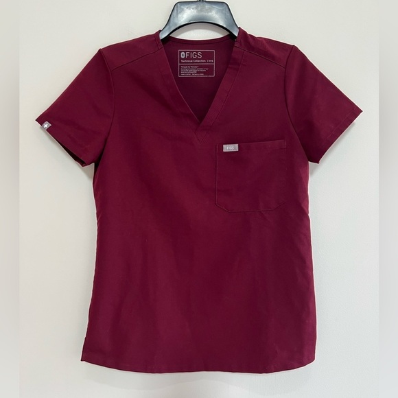 Figs Tops - FIGS Women's Catarina One-Pocket Scrub Top in Burgundy, size XXS